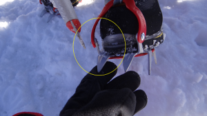 Puntera rígida crampón mal regulado