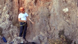 Cómo asegurar en escalada deportiva